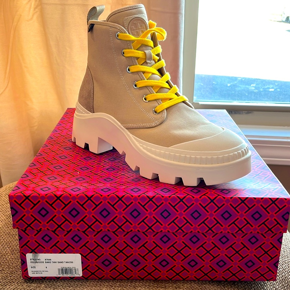 NIB Tory Burch boots size 9